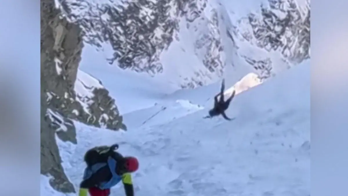 Er überschlägt sich immer wieder! Bergsteiger stürzt steilen Hang herunter Gruselmomente am Berg Rysy