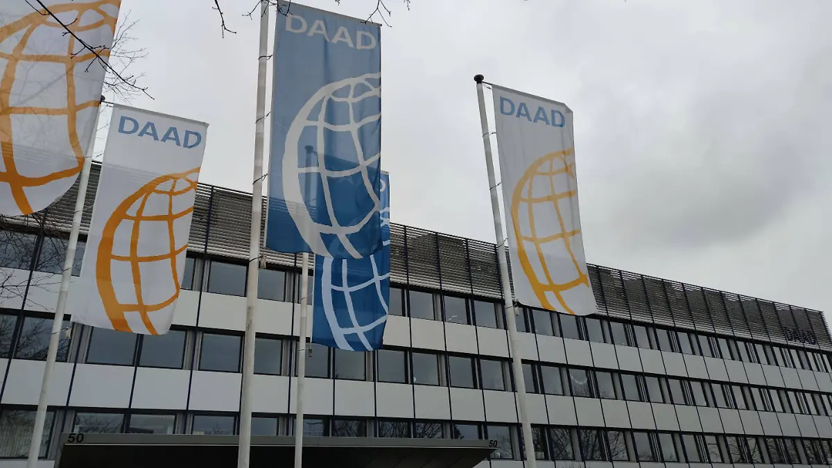 Deutscher Akademischer Austauschdienst // Der Deutsche Akademische Austauschdienst e. V. DAAD ist eine Gemeinschaftseinrichtung der deutschen Hochschulen und Studierendenschaften zur Pflege ihrer internationalen Beziehungen, die 1925 gegründet wurde. Präsident ist seit 1. Januar 2020 Joybrato Mukherjee in Bonn, NRW, Deutschland, am 08.02.2021 *** German Academic Exchange Service the German Academic Exchange Service e V DAAD is a Community facility the Germans Universities and Student bodies to Care their International Relationships, the 1925 Founded was President is since 1 January 2020 Joybrato Mukherjee in Bonn, NRW, Germany, on 08 02 2021 Copyright: xdtsxNachrichtenagenturx dts_17058