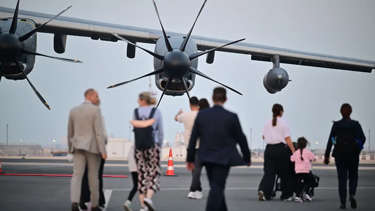 Außenminister Wadephul in Katar - Deutsche Reisende