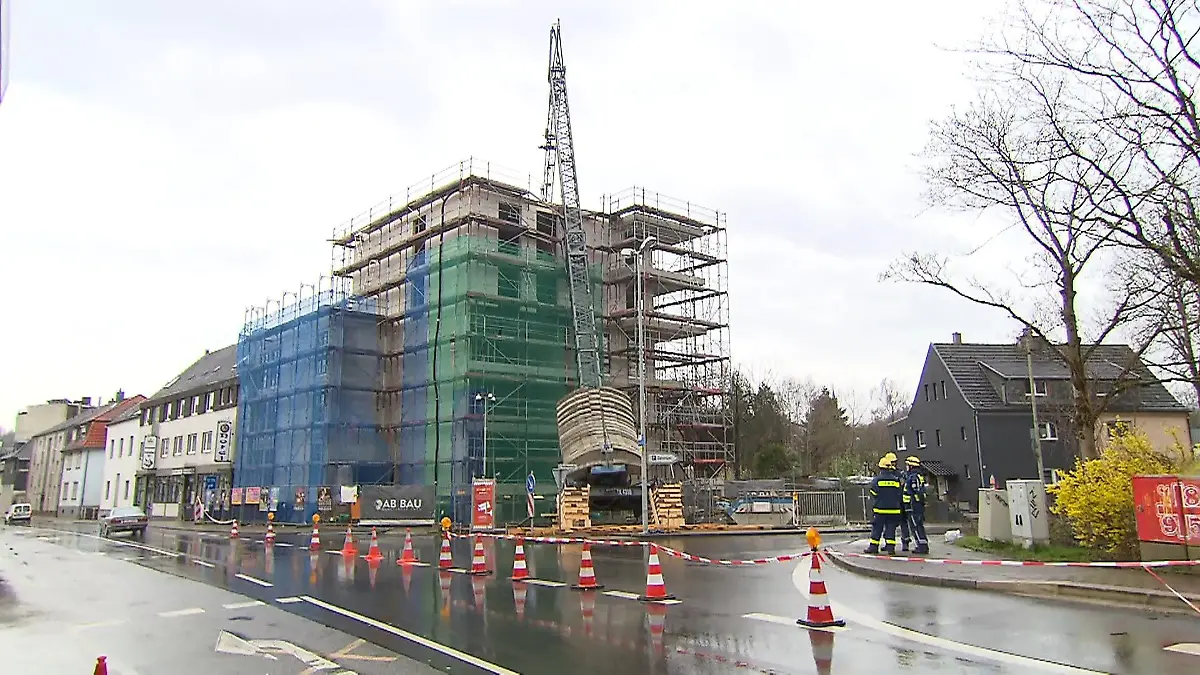 Großeinsatz nach Kran-Unfall in Erkrath Mehrere Bewohner betroffen