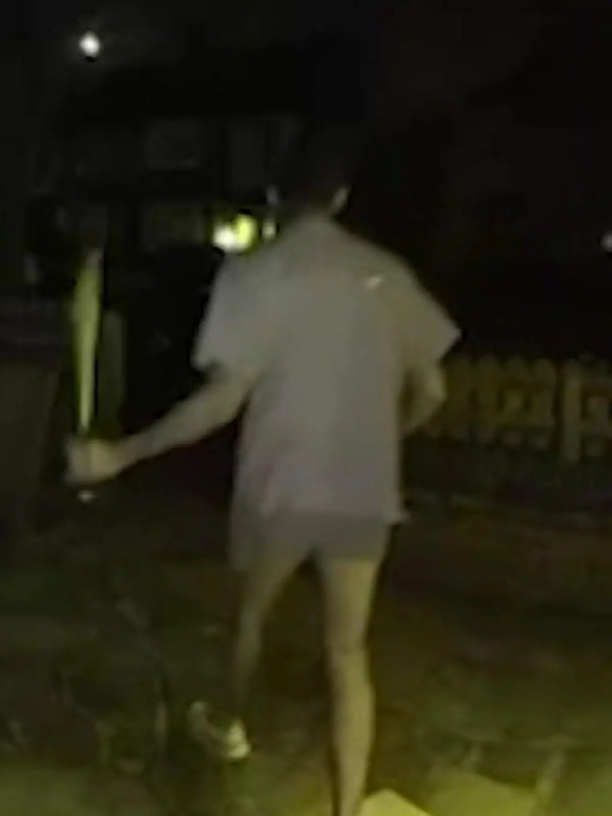 Bild zu: "Vater vertreibt maskierte Einbrecher – in Unterwäsche!"