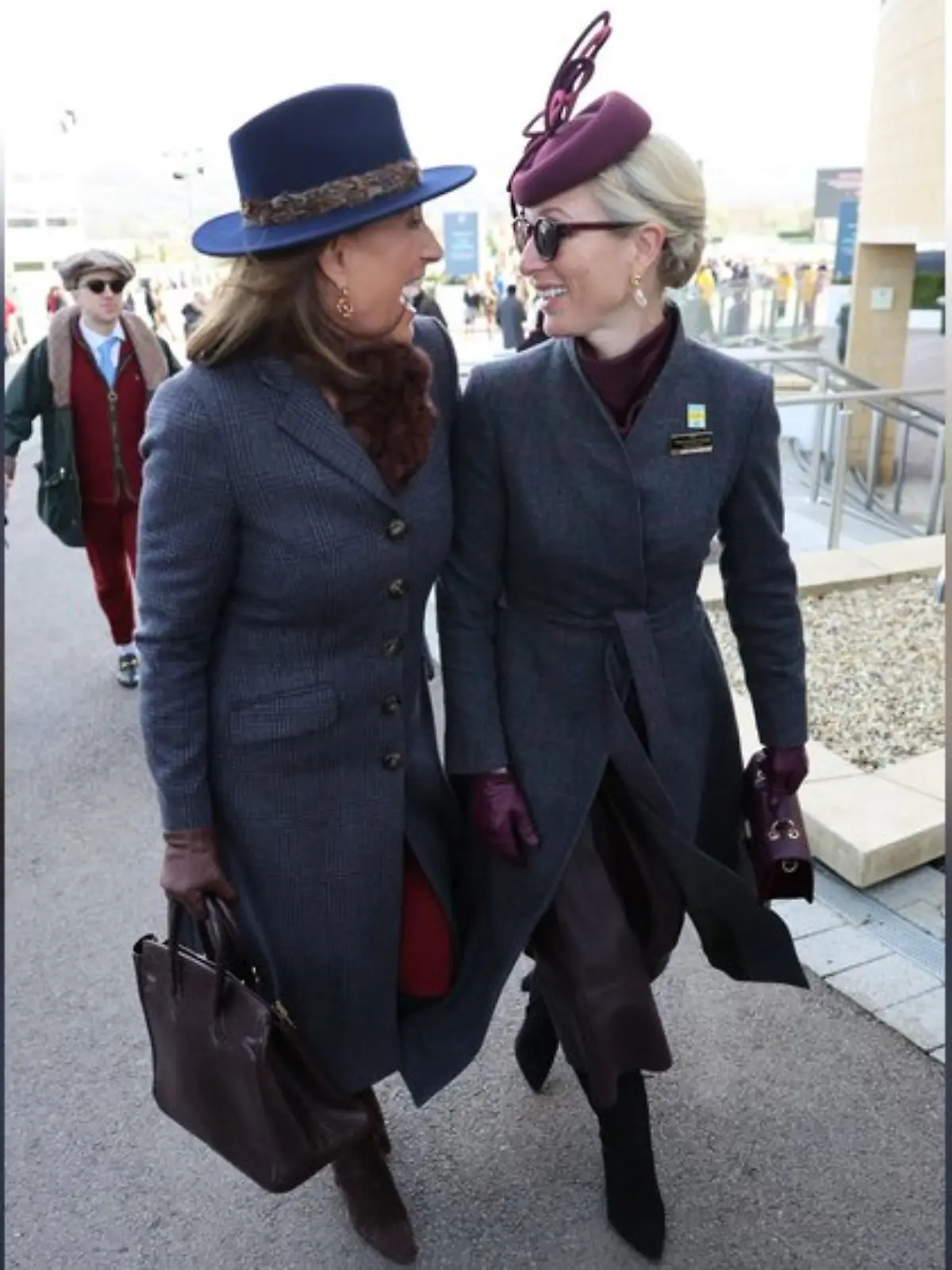 Praktisch im Partnerlook beim Pferderennen: Carole Middleton und Zara Tindall.