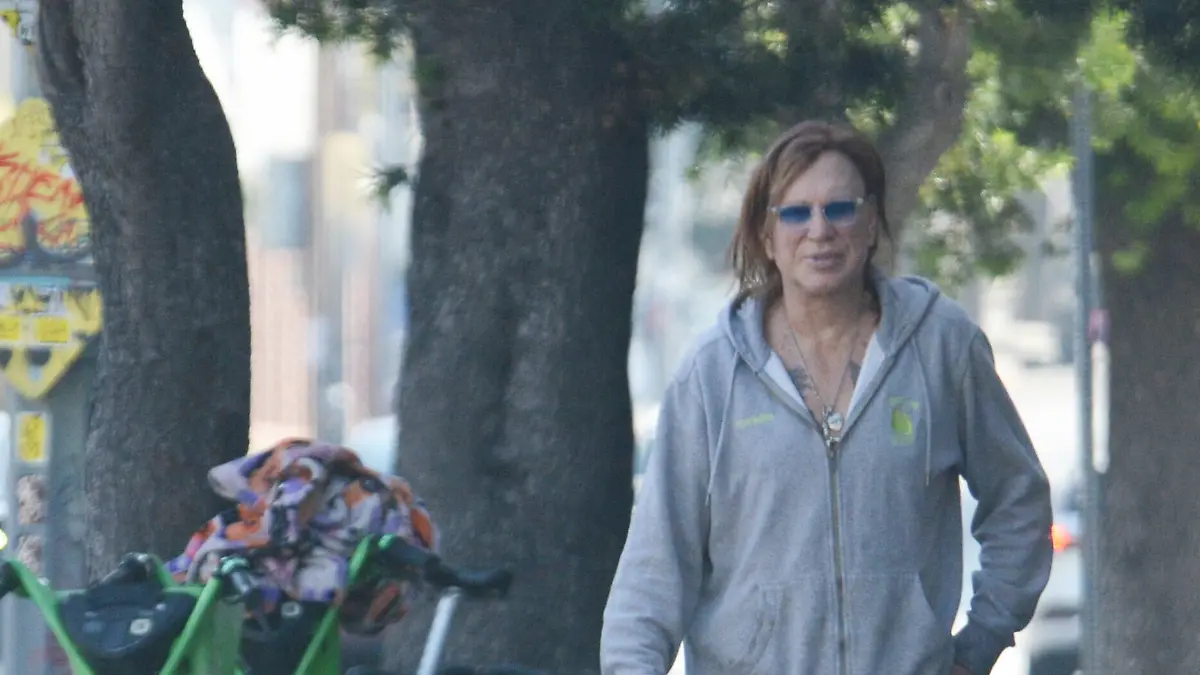 Micky Rourke mit seinen drei Hunden: Ein Leben ohne festen Wohnsitz.