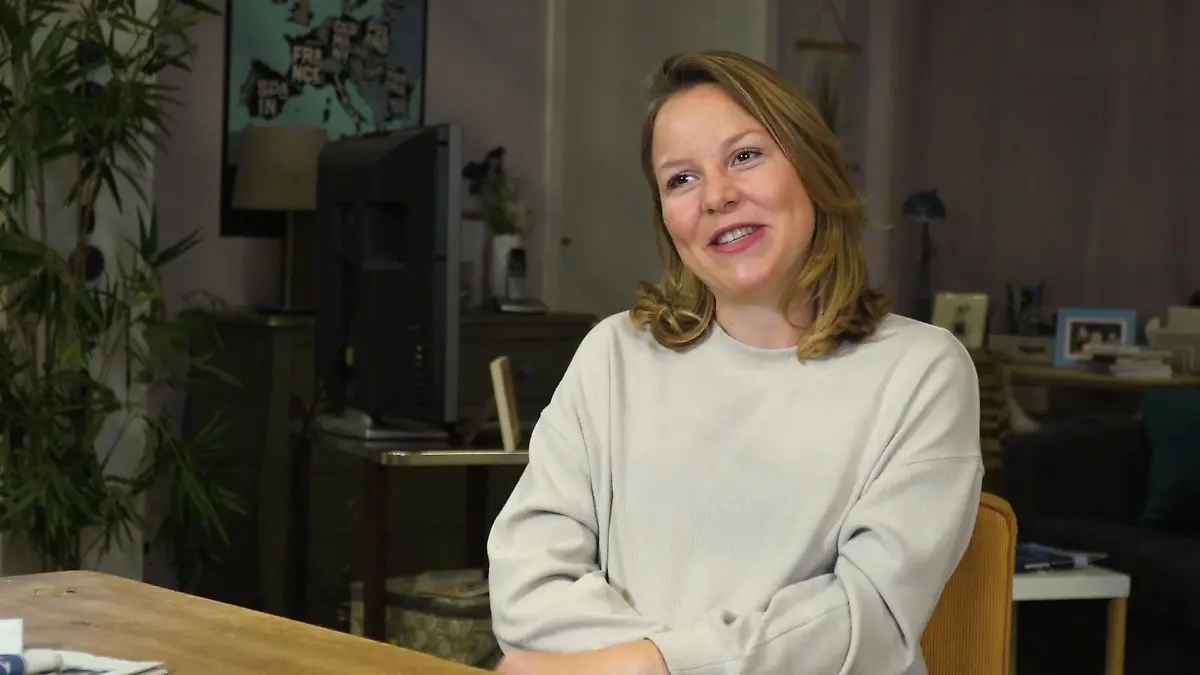 So hat die AWZ-Schauspielerin von ihrem Baby erfahren Franziska van der Heide wird Mama