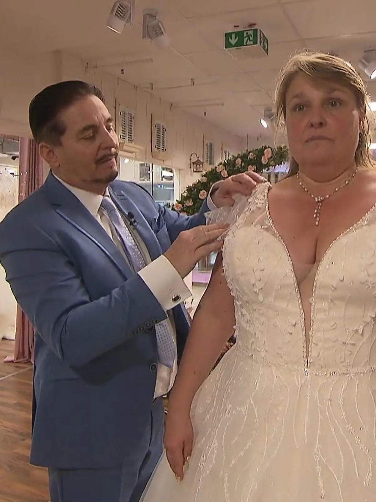 Bild zu: "Diana möchte ihr Dekoleté in Szene setzen"