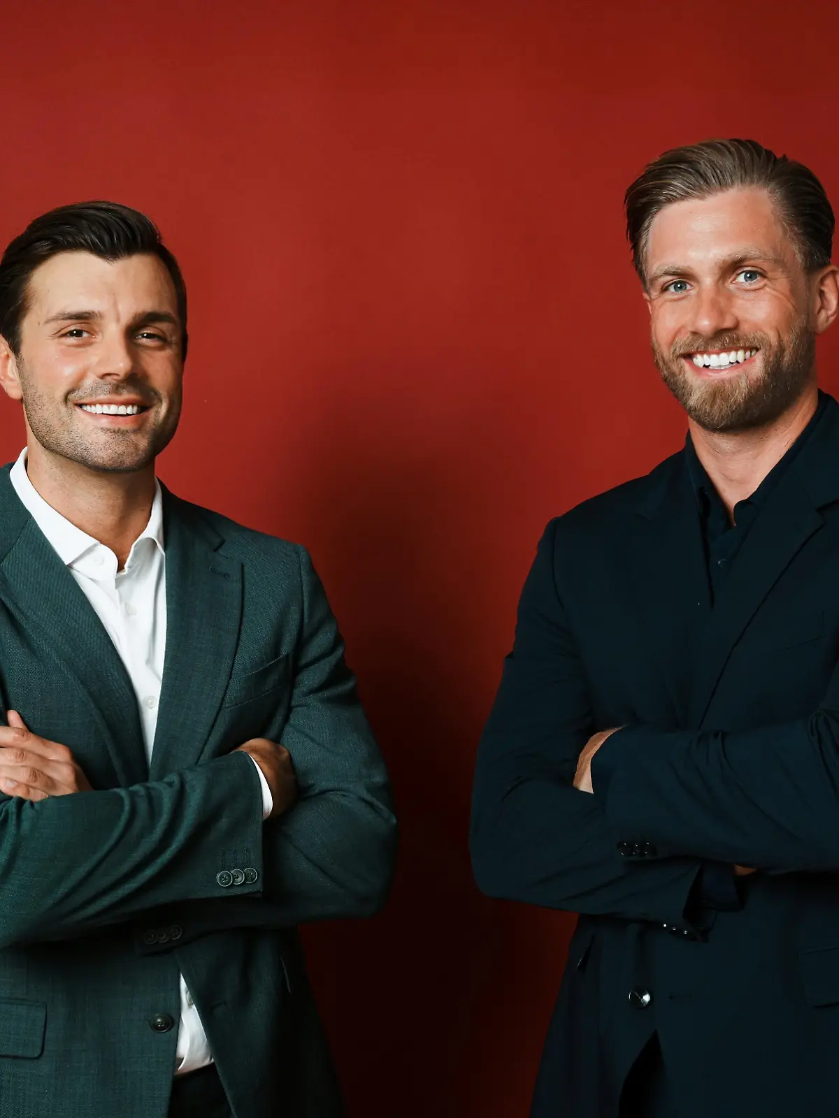 Tim (l.) und Sebastian sind die neuen Bachelors

+++ Die Verwendung des sendungsbezogenen Materials ist nur mit dem Hinweis und Verlinkung auf RTL+ gestattet. +++