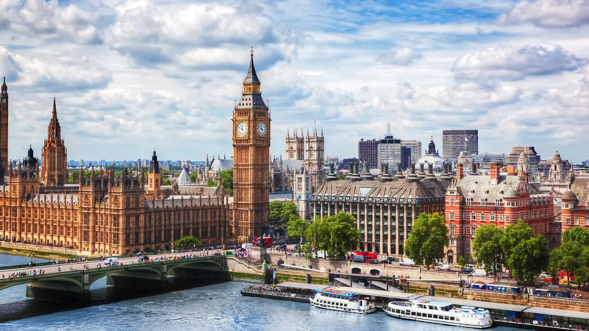 Big Ben, Westminster Bridge und die Themse in London, Vereinigtes Königreich