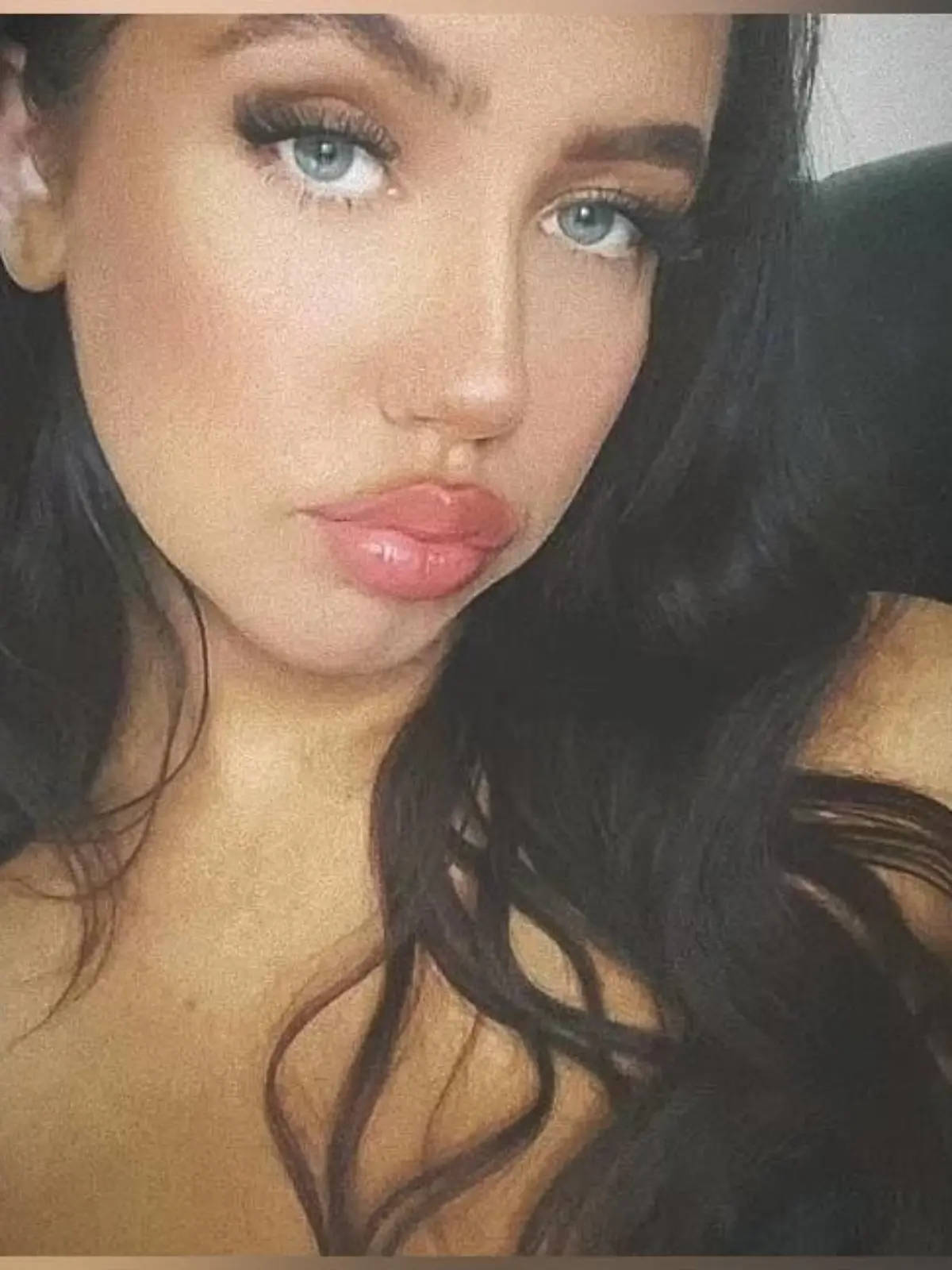 Ein Selfie der 19-jährigen Frau, die ihr Baby nach der Geburt getötet haben soll.