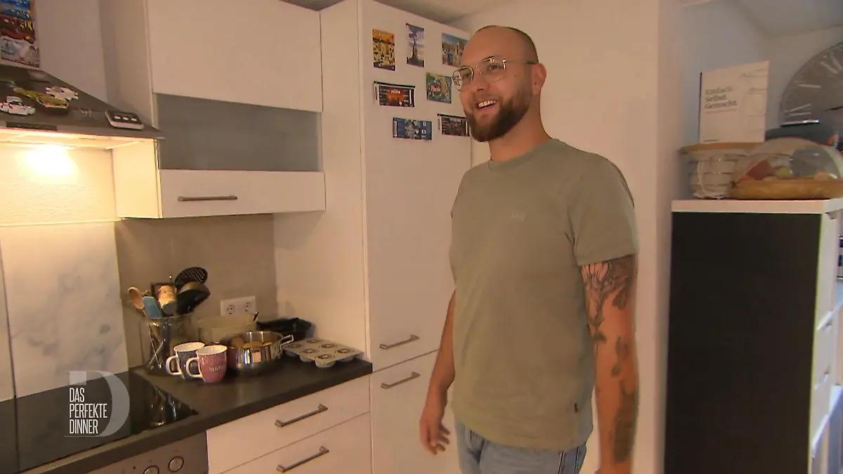 Große Küche, gedeckter Tisch: Ist Luke bereit für seinen Dinner-Abend? Luke zeigt sein Zuhause