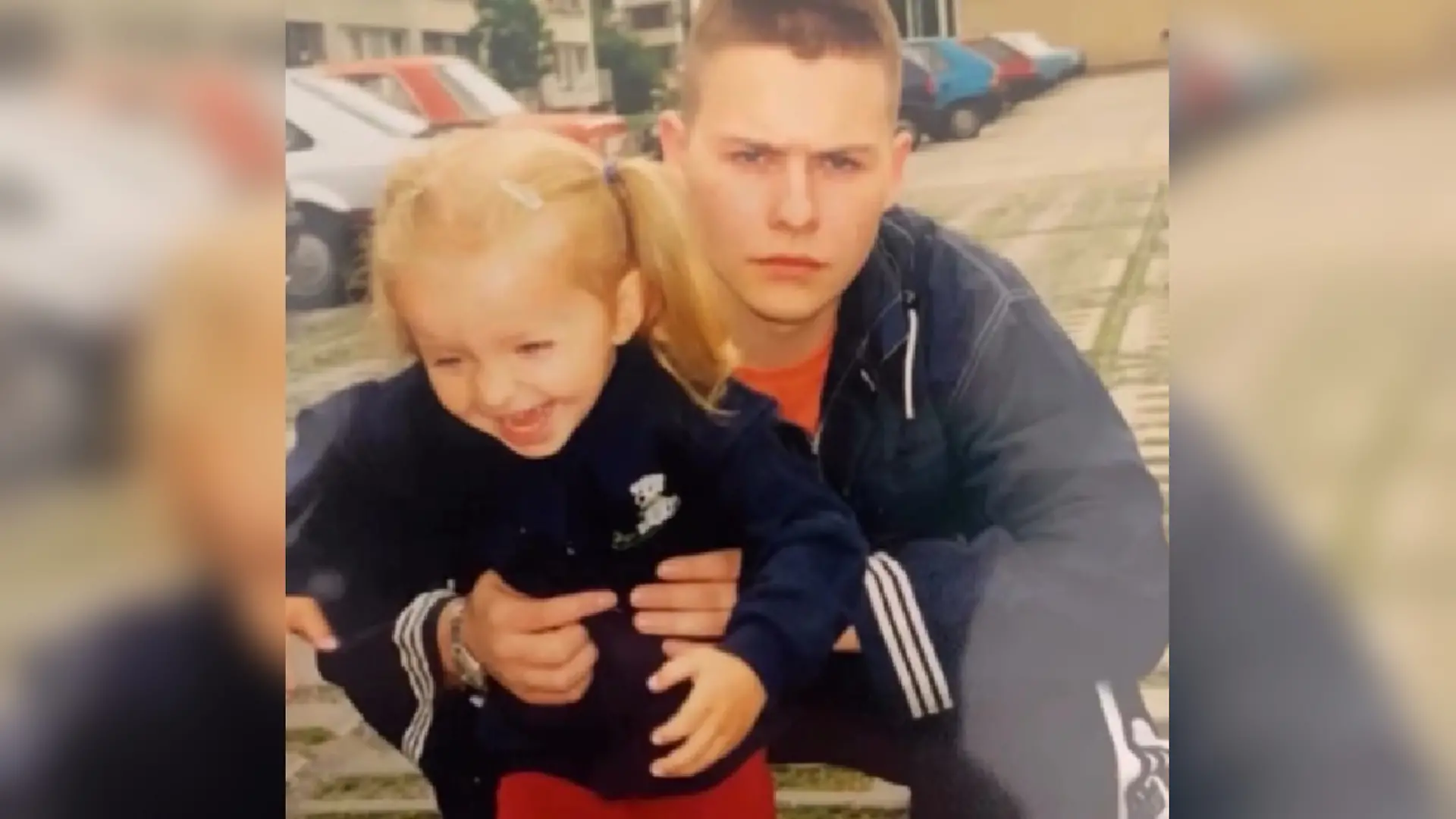 Katja Krasavice gedenkt mit ihrem toten Bruder Oto mit diesem Foto. Er starb 2007, weil er sich im Gefängnis das Leben nahm.