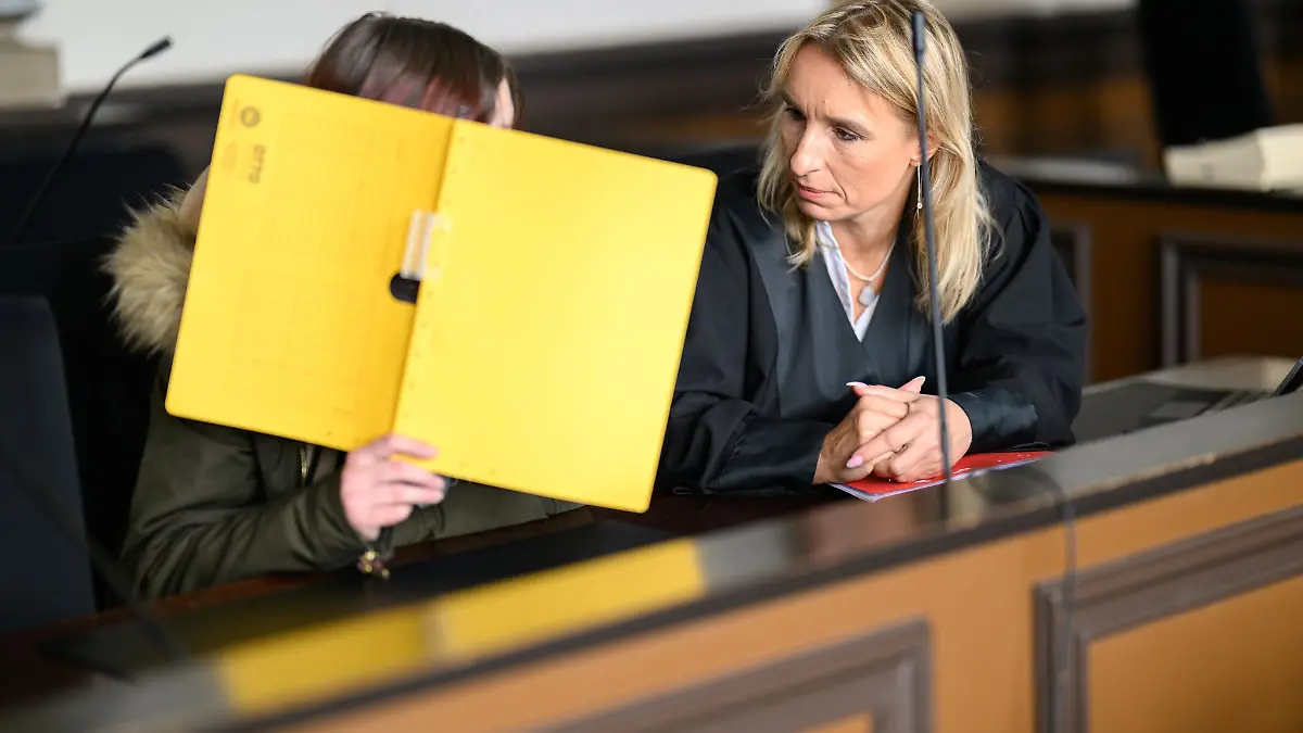 Die Staatsanwaltschaft wirft der 33-jährigen Angeklagten Totschlag durch Unterlassen vor. (Archivbild)