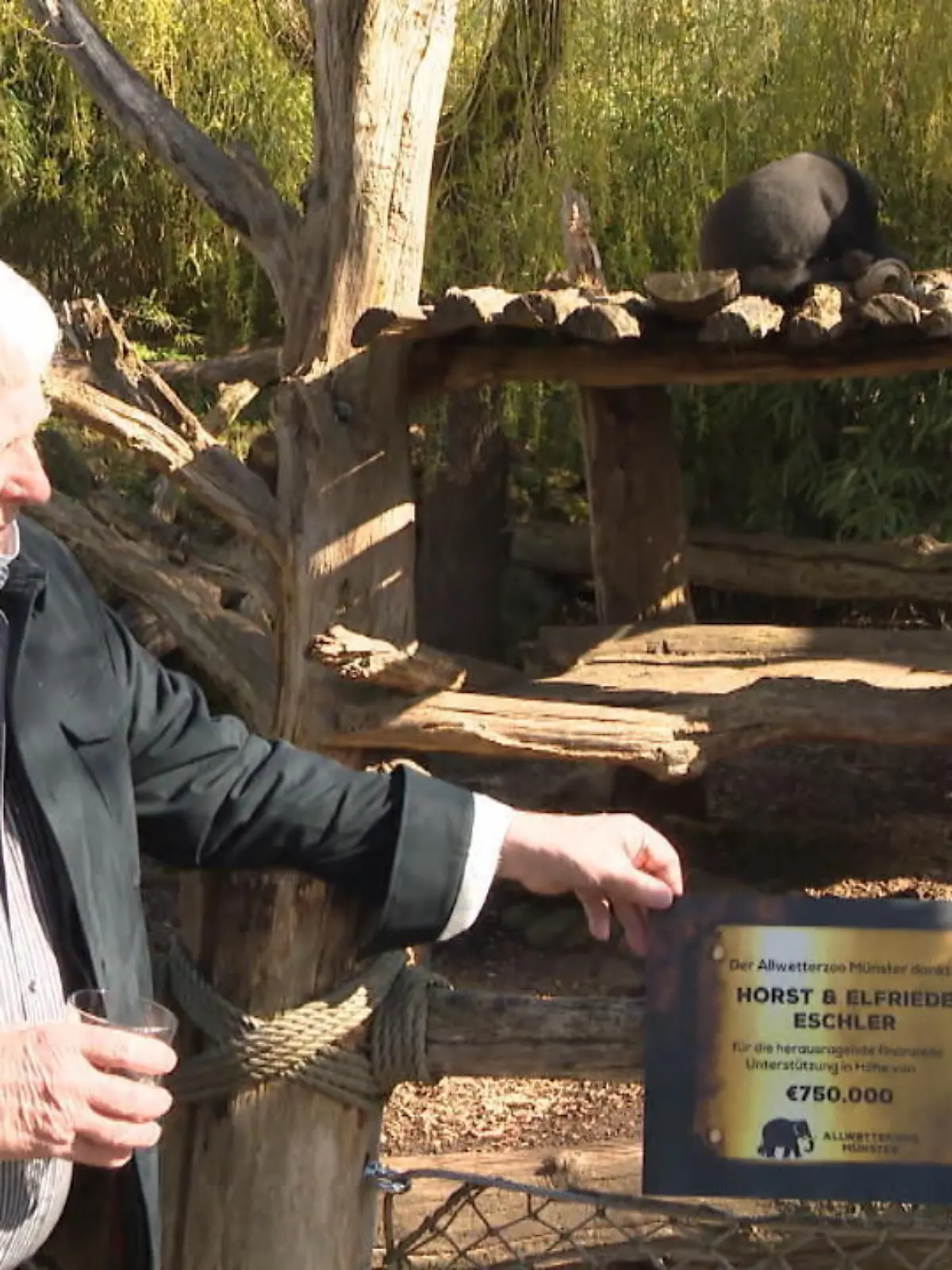 Horst Eschler schenkt dem Allwetterzoo Münster schon die zweite große Spende.