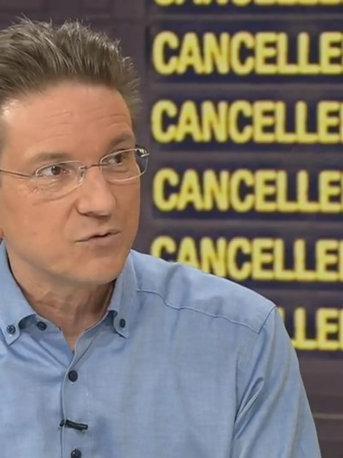 Bild zu: "RTL-Urlaubsretter klärt auf: Das sind meine Rechte bei Flugausfällen"