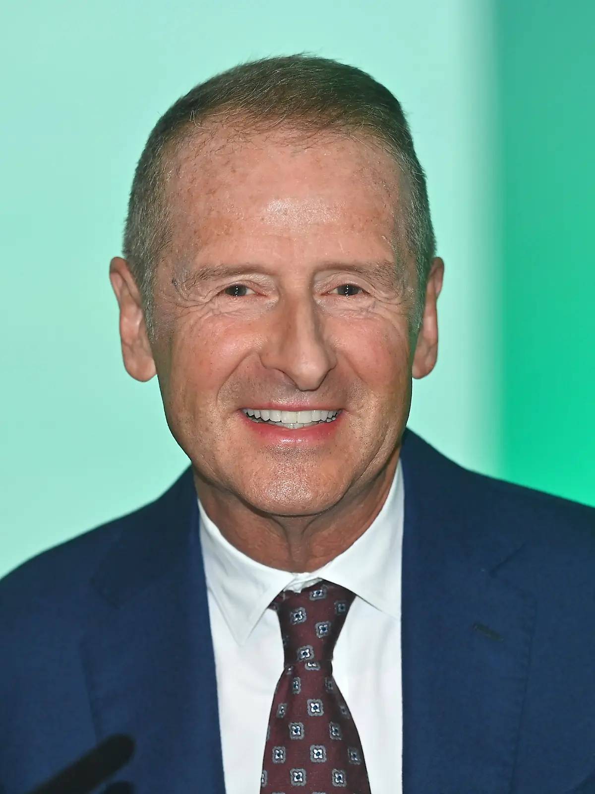 Ex-Chef Herbert Diess verdient fürs Nichtstun mehr als der aktuelle Boss Oliver Blume.