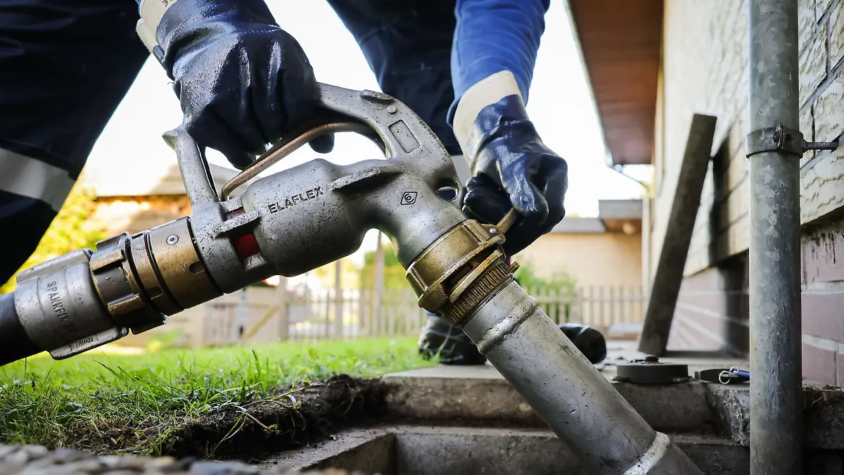 Wer jetzt unbedingt Heizöl benötigt, sollte nur so viel kaufen, wie unbedingt benötigt wird und die weitere Entwicklung der Preise im Blick behalten.