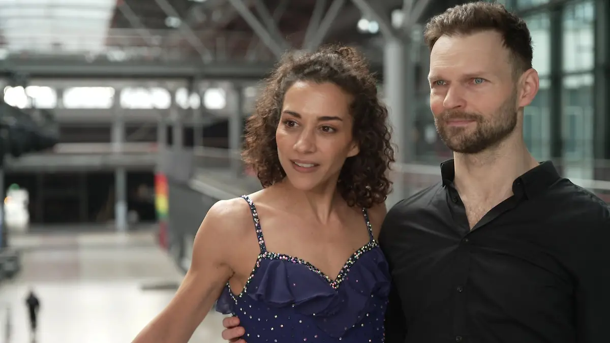 Nadja Benaissa und Vadim Garbuzov tanzen in „Let’s Dance”-Show 2 einen Langsamen Walzer zu „Hero” von Mariah Carey
