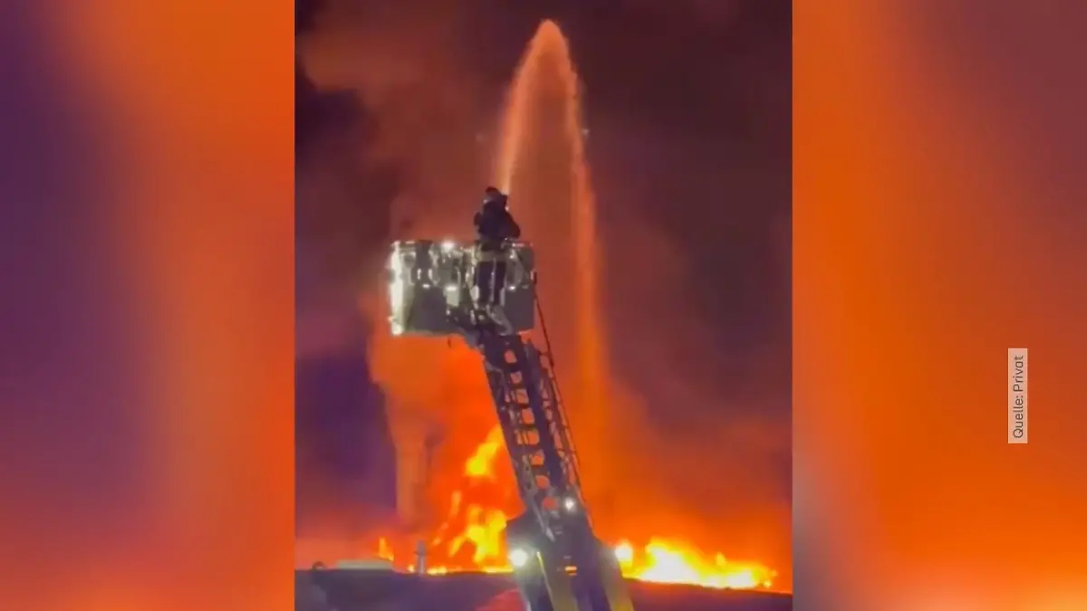 Malteser-Wache in Wuppertal in Flammen Großeinsatz in der Nacht