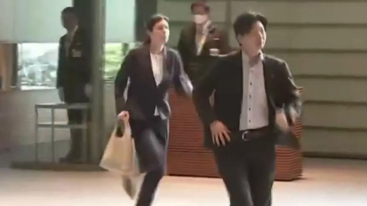 Ministerin bittet öffentlich um Vergebung – weil sie fünf Minuten zu spät kommt! Dabei trägt sie keine Schuld