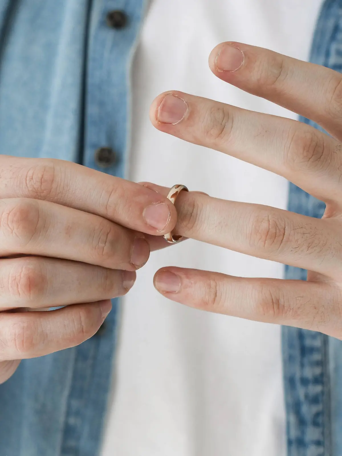 Wer kennt es nicht: Einmal kurz den Ring zum Händewaschen abgelegt – und dann einfach vergessen. In diesem Fall endet die Geschichte dank eines ehrlichen Finders gut. (Symbolbild)