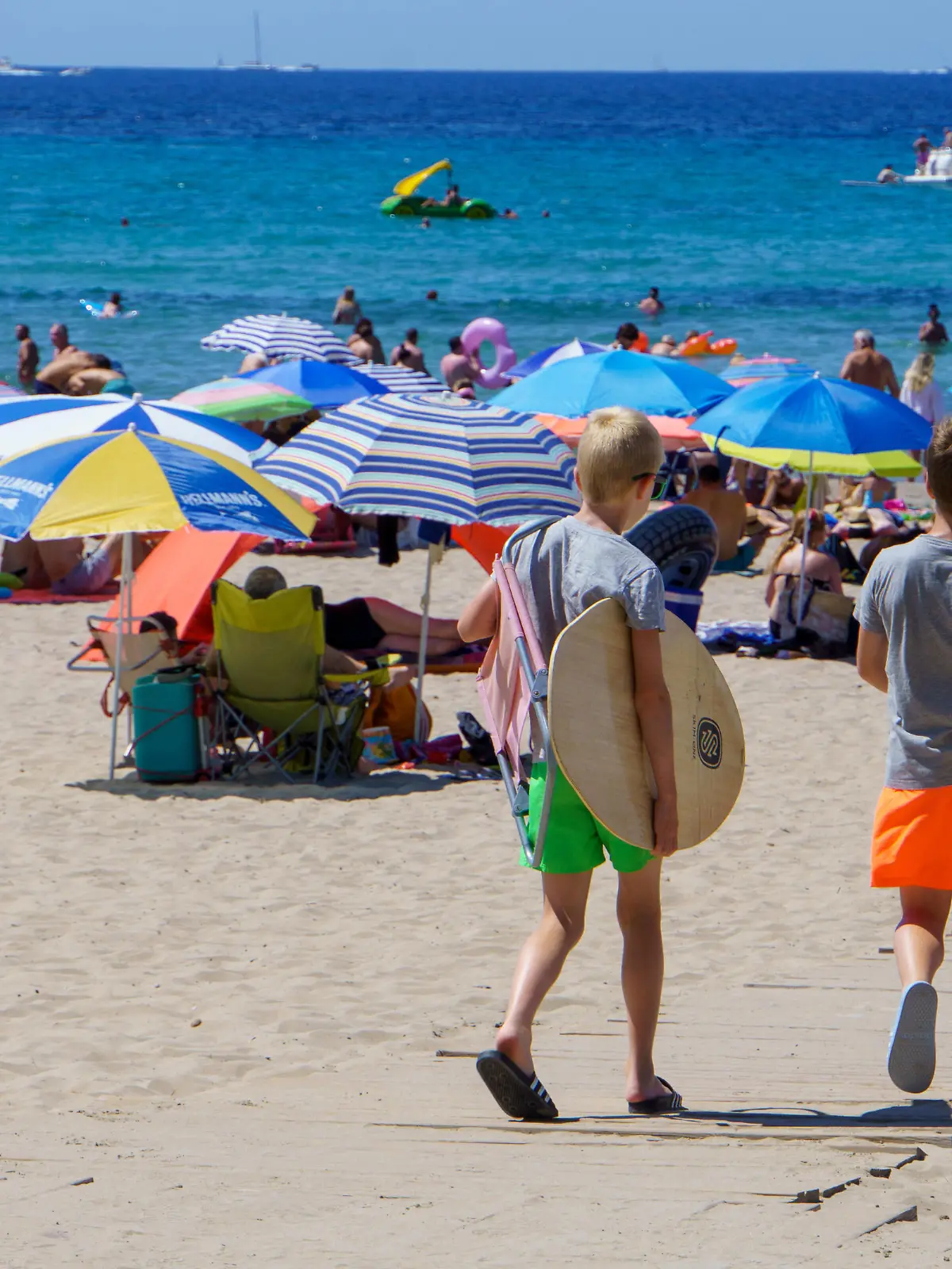 Strand von Paquera auf Mallorca, Spanien, im zweiten Jahr der Corona-Pandemie Hochsaison Sommer 2021 -Strand von Paquera auf Mallorca, Spanien, im zweiten Jahr der Corona-Pandemie Hochsaison Sommer 2021 -, Mallorca Balearische Inseln Spanien Santanyi *** Paquera beach in Mallorca, Spain, in the second year of the Corona pandemic high season summer 2021 Paquera beach in Mallorca, Spain, in the second year of the Corona pandemic high season summer 2021 , Mallorca Balearic Islands Spain Santanyi 
