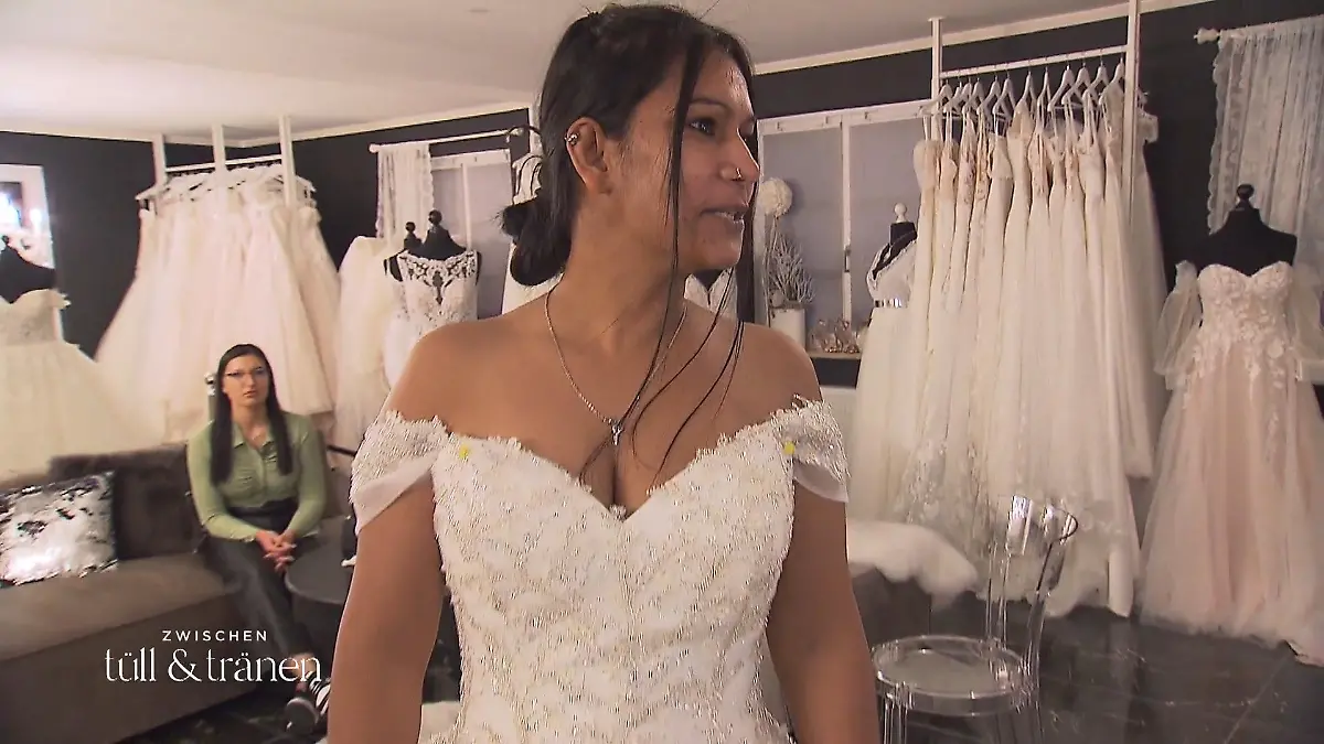 Braut Anisha doch ohne Ärmel Entscheidet sie sich um?