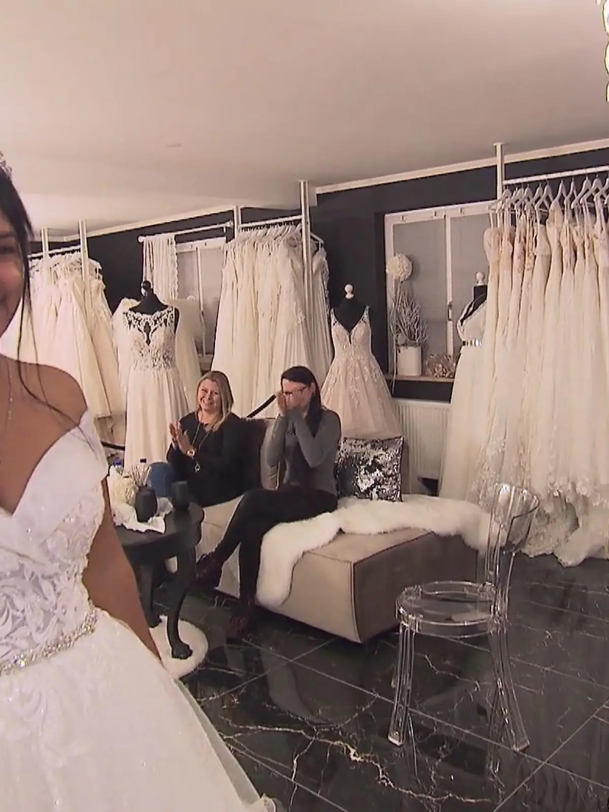 Bild zu: "Hat Anisha ihr Traumkleid gefunden?"