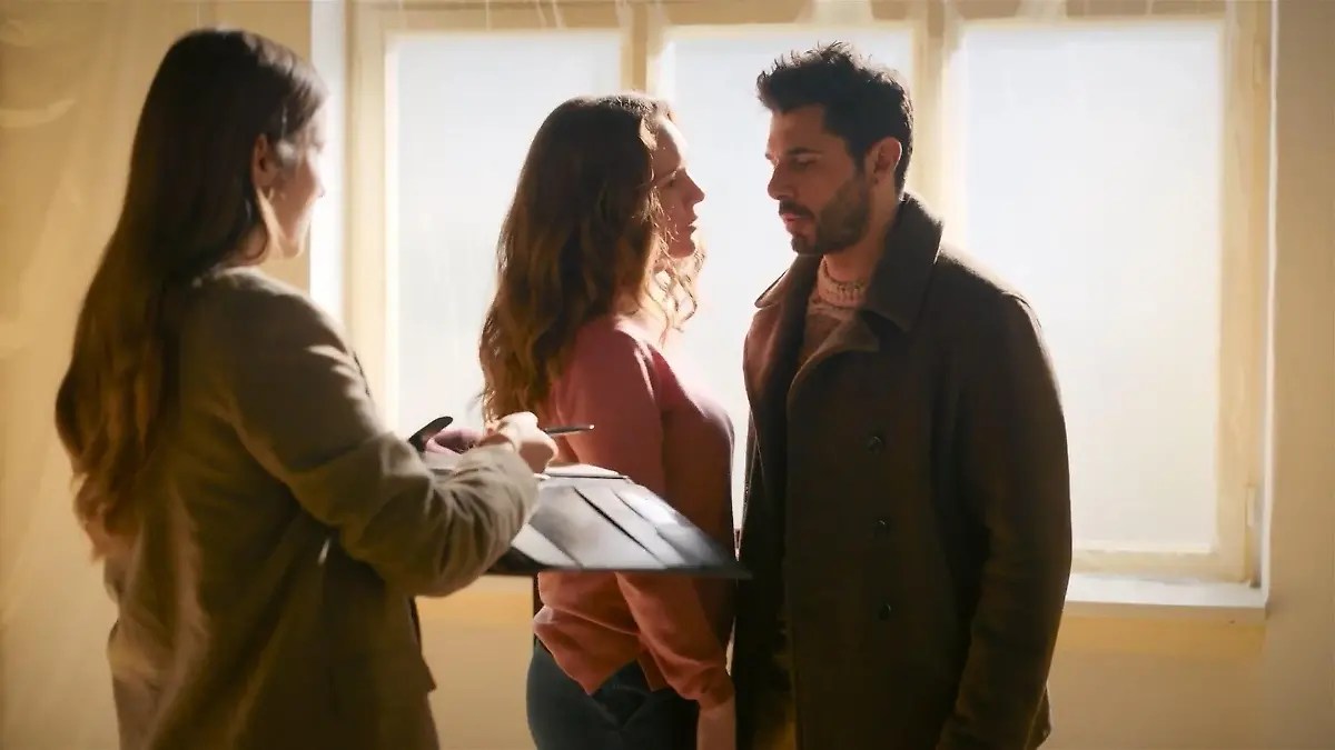 Die Maklerin bittet Matteo, den Mietvertrag zu unterschreiben AWZ-Folge vom 25.03.26 auf RTL+