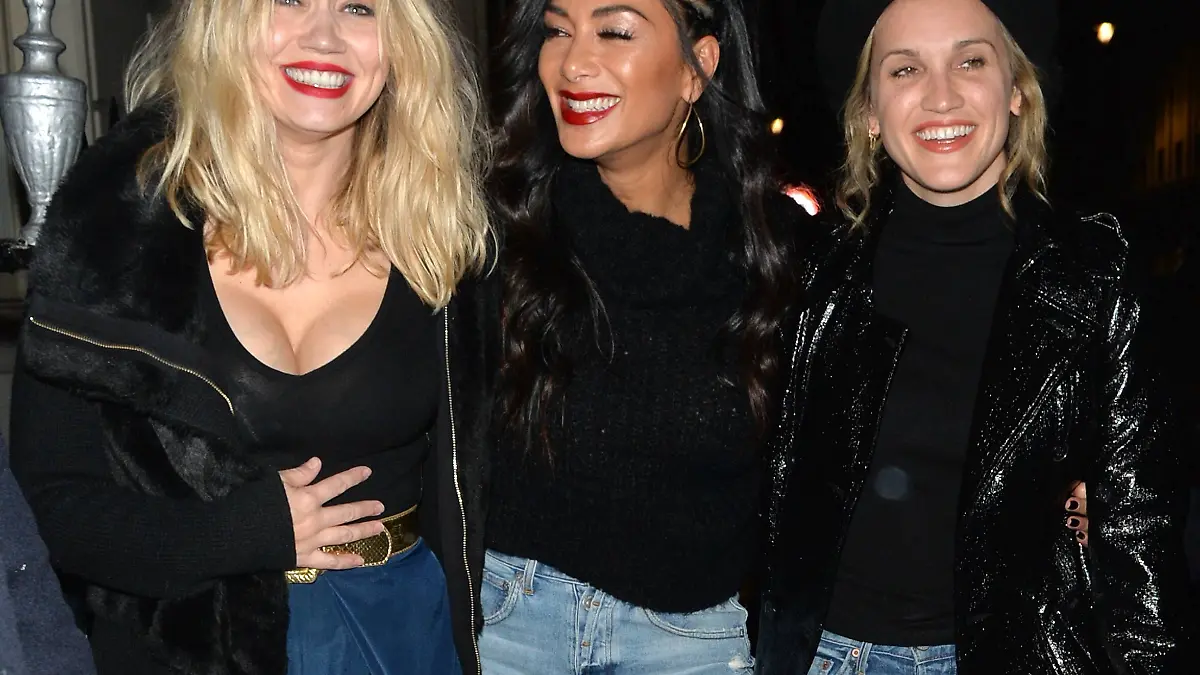  American former Pussycat Dolls pop star Ashley Roberts, Kimberly Wyatt and Nicole Scherzinger are spotted leaving London s Arts Club following a reunion of the band. NOVEMBER 2nd 2017 PUBLICATIONxINxGERxSUIxAUTxHUNxONLY LTNx172552
