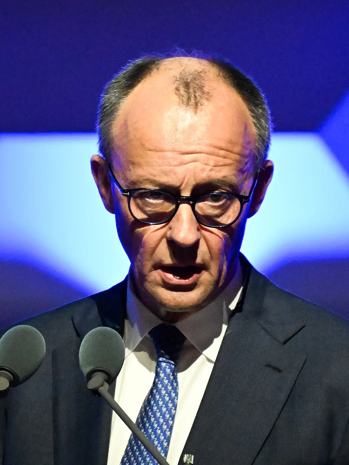 Bundeskanzler Friedrich Merz (CDU) spricht während des Festaktes anlässlich des 75-jährigen Bestehens des Bundeskriminalamtes (BKA). +++ dpa-Bildfunk +++