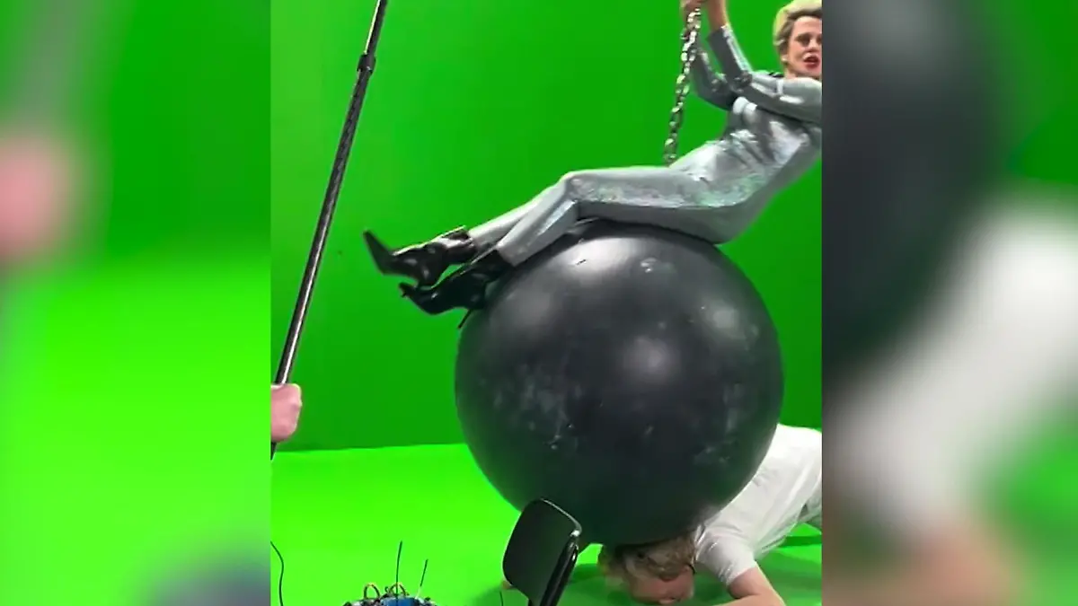 Mit Abrissbirne! Barbara Schöneberger nietet Stefan Raab um Neue Show „Wer weiß wie wann was war"