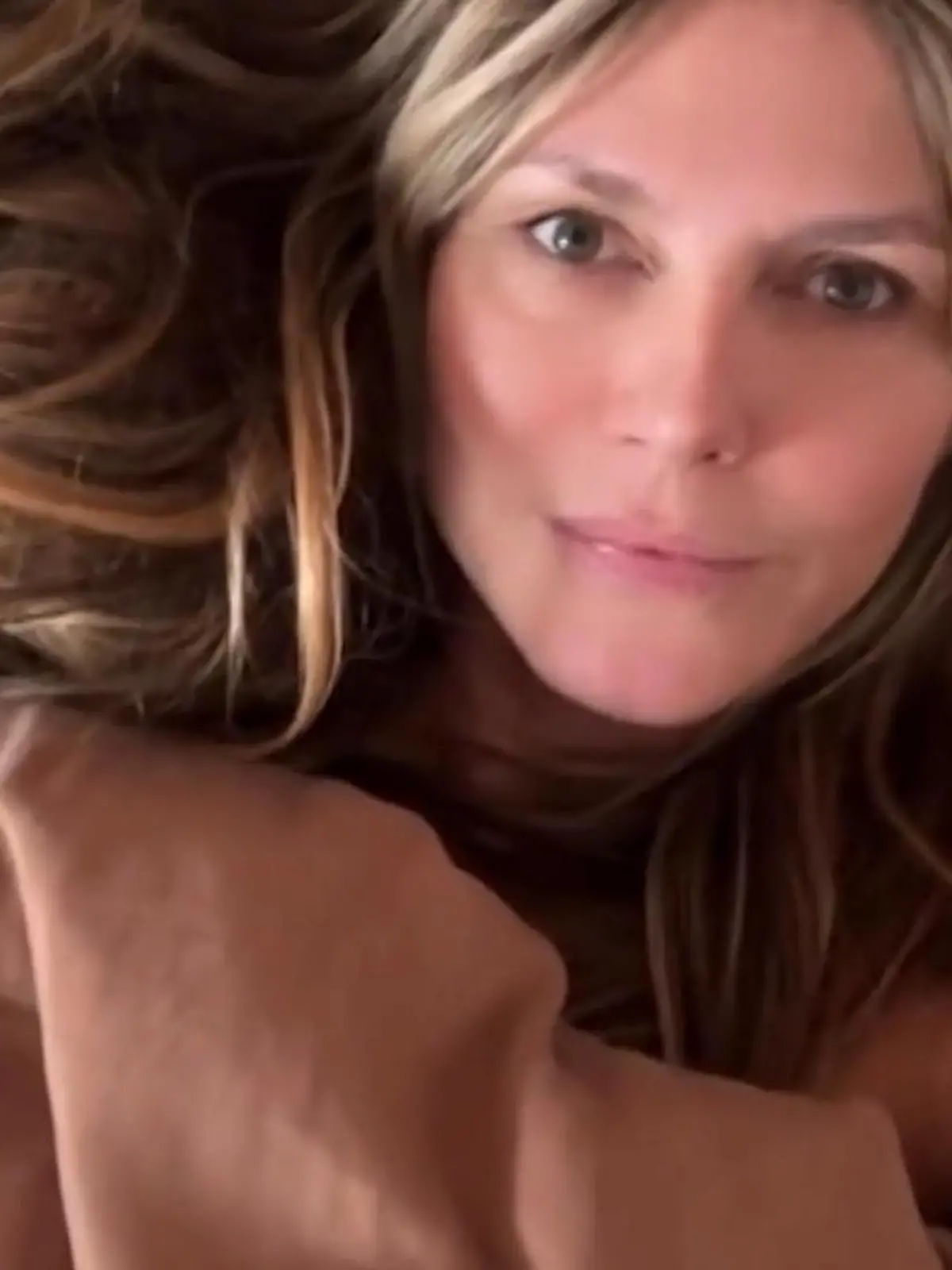 Bild zu: "Ehrlich aus dem Bett! Heidi Klum packt über die Wechseljahre aus"
