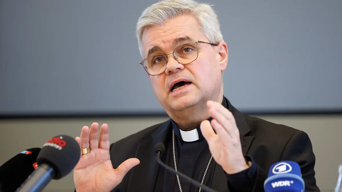 13.03.2026, Nordrhein-Westfalen, Paderborn: Der katholische Erzbischof von Paderborn, Udo Markus Bentz, spricht bei einer Pressekonferenz vom Erzbistum Paderborn nach Vorstellung einer Missbrauchsstudie. Foto: Friso Gentsch/dpa +++ dpa-Bildfunk +++