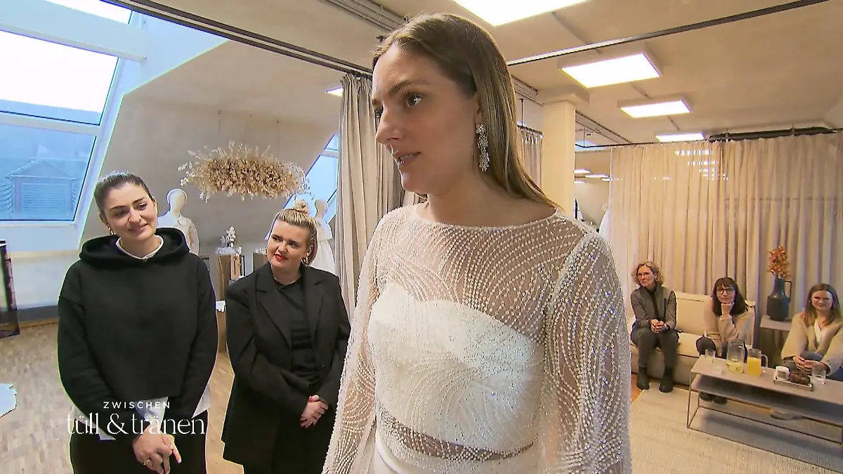 Milena versucht es mit Zweiteilern Elegant soll es sein