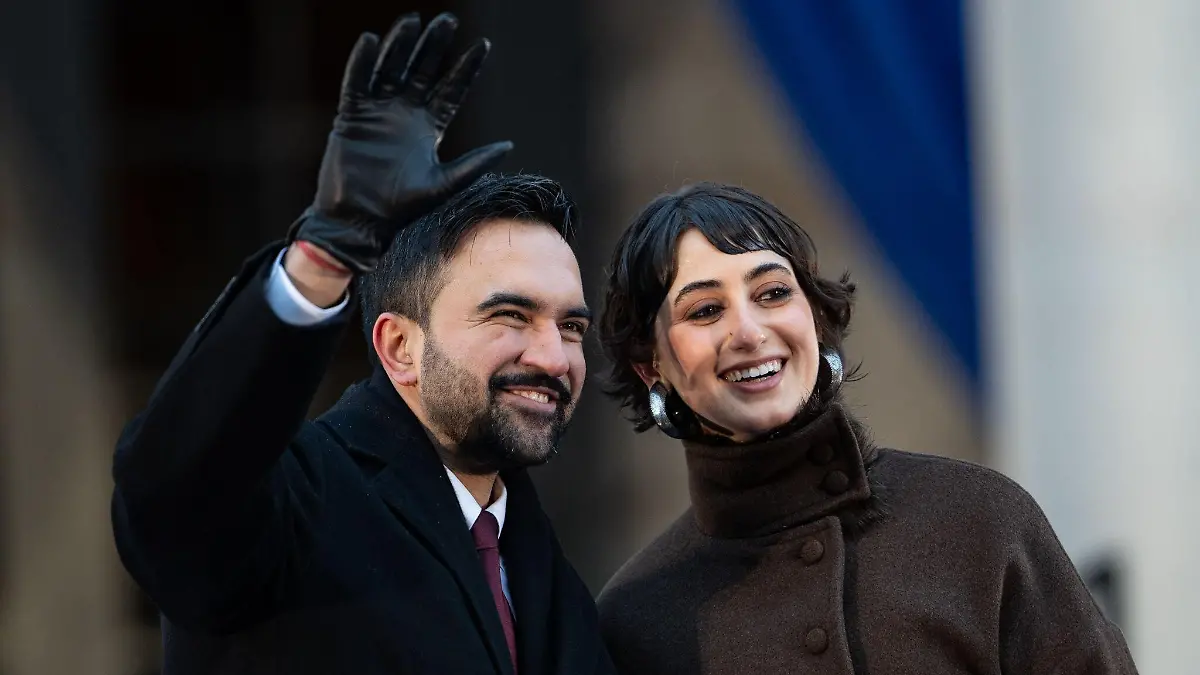 New York City’s First Lady Rama Duwaji trägt ihren Bixie mit kurzem Pony und nach außen gestylten Spitzen.