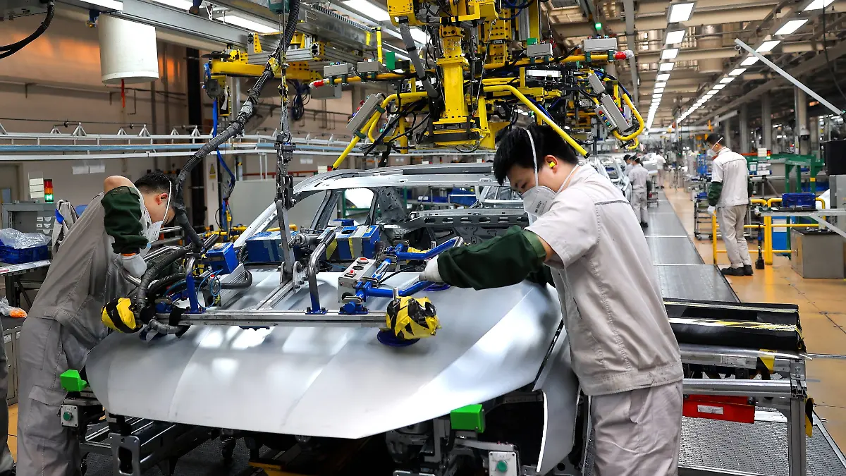QINGDAO, CHINA - FEBRUARY 28: Employees work on the assembly line of vehicles at a workshop of FAW-Volkswagen on February 28, 2026 in Qingdao, Shandong Province of China. PUBLICATIONxNOTxINxCHN Copyright: xVCGx 111624566459