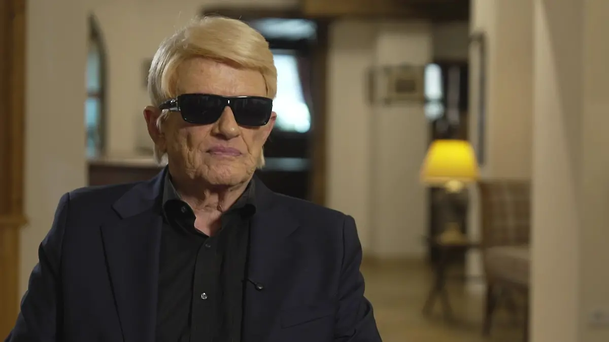 Schlager-Legende Heino spricht bei der Doku-Premiere in Kitzbühel über seine schweren Schicksalsschläge.