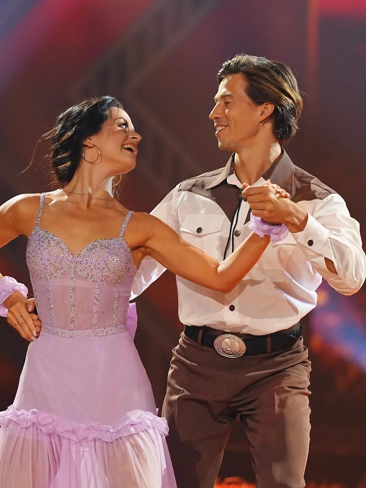 Bild zu: "Joel Mattli und Malika Dzumaev verwandeln das Studio in einen Western!"