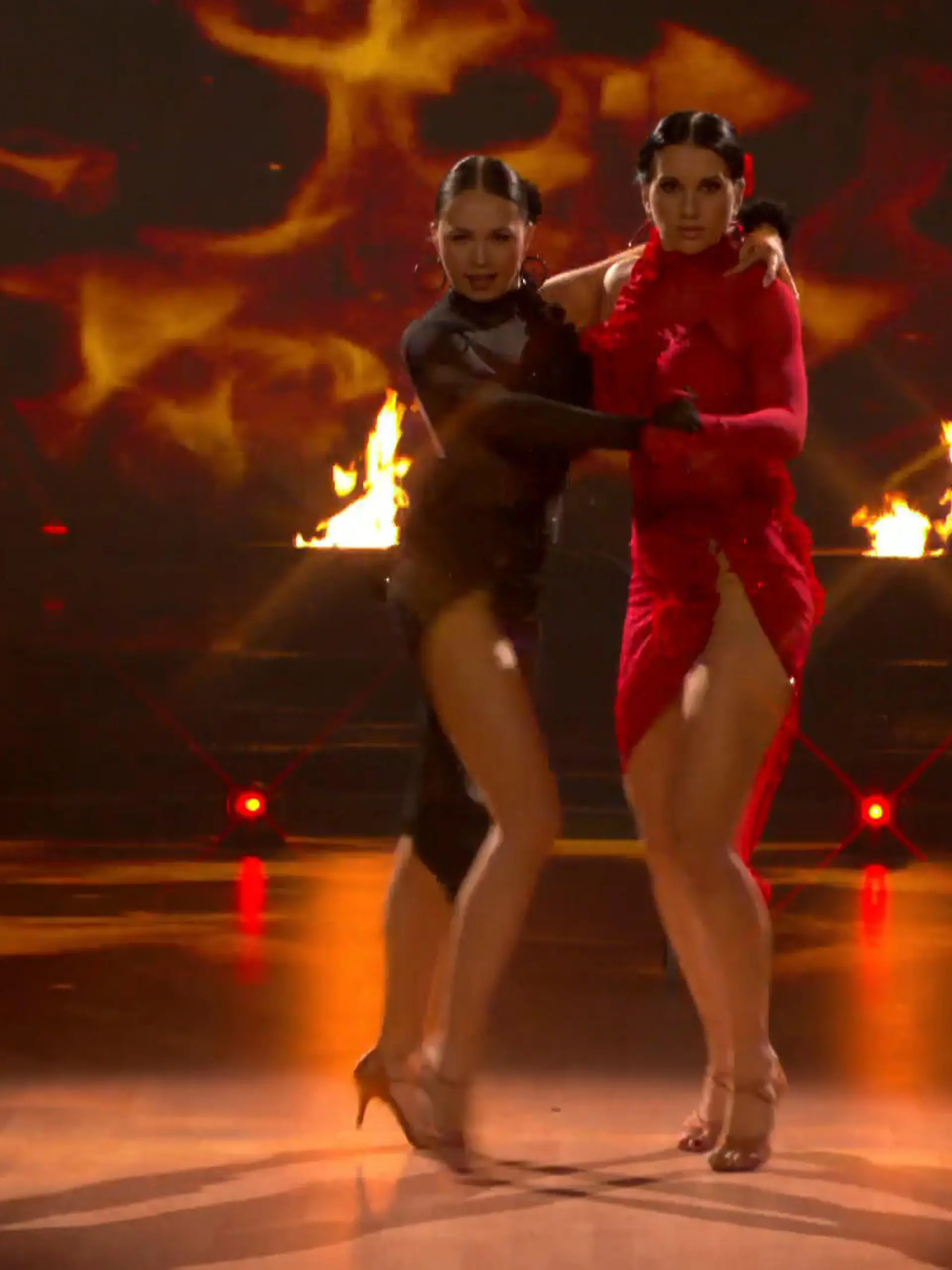 Bild zu: "Vanessa Borck und Vica Sauerland zeigen Tango mit Luft nach oben"