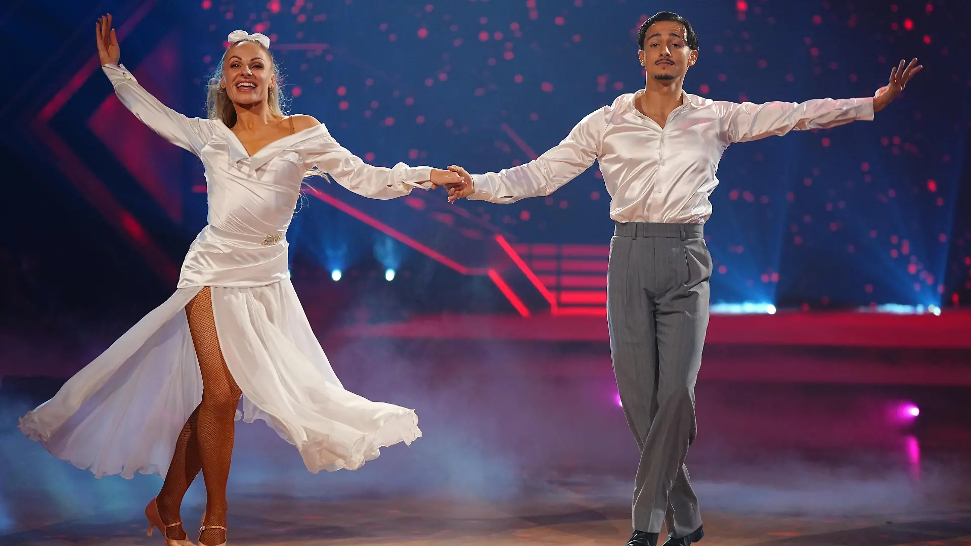 Milano und Marta Arndt lassen mit Wiener Walzer das Popcorn knallen Let’s Dance 2026 - Show 2