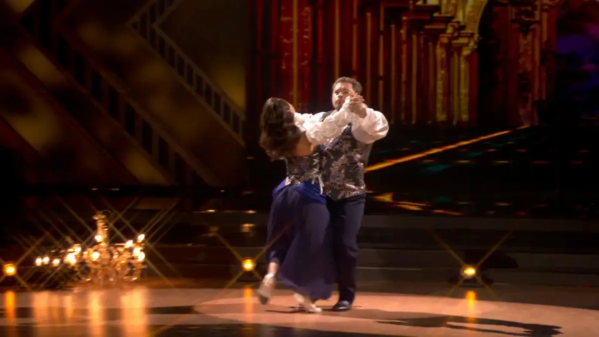 Energischer Quickstep zu „Rock Me Amadeus“: Gustav und Anastasia drehen auf Power auf dem Parkett