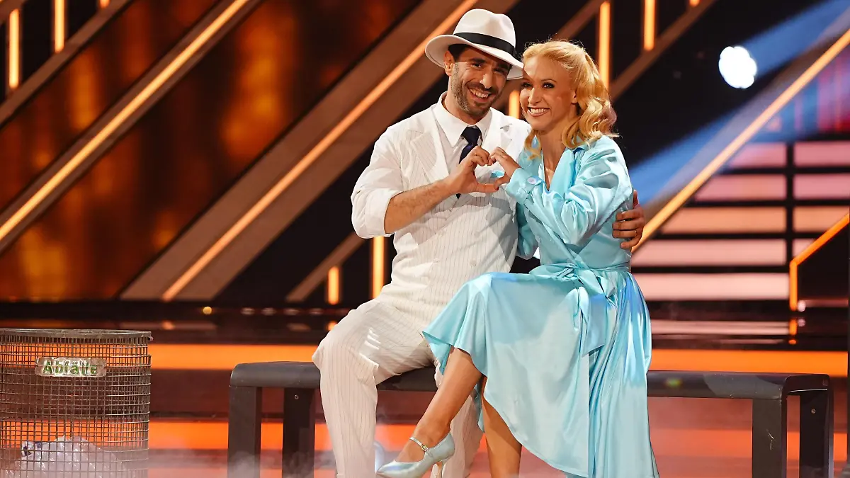 Mit diesem „Top-Slowfox“ holt Jan Kittmann die erste 10 der 19. Staffel In „Let’s Dance“-Show 2