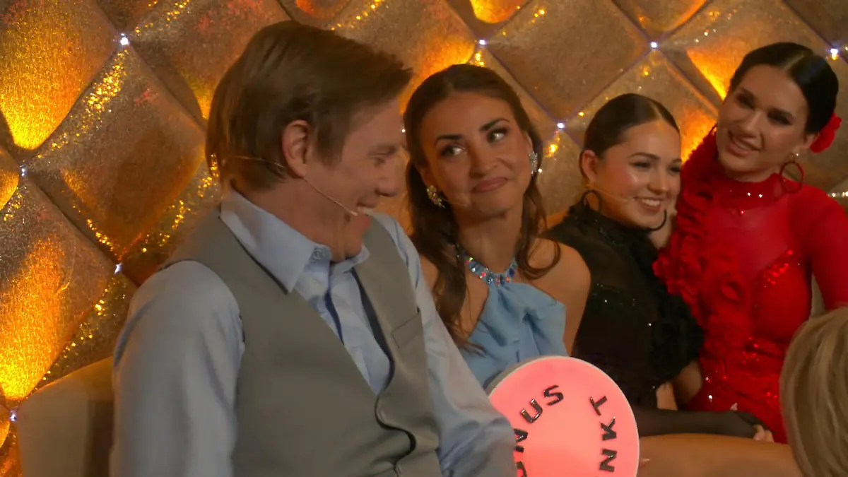 Setzt Ekat den Zusatzpunkt für Simon ein – oder müssen beide auf die Fans hoffen? Zocken oder Zittern?