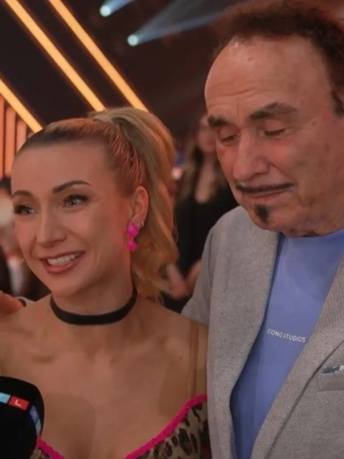 Bild zu: "Anna-Carina Woitschack tanzt für ihren krebskranken Papa – und der kämpft mit den Tränen"