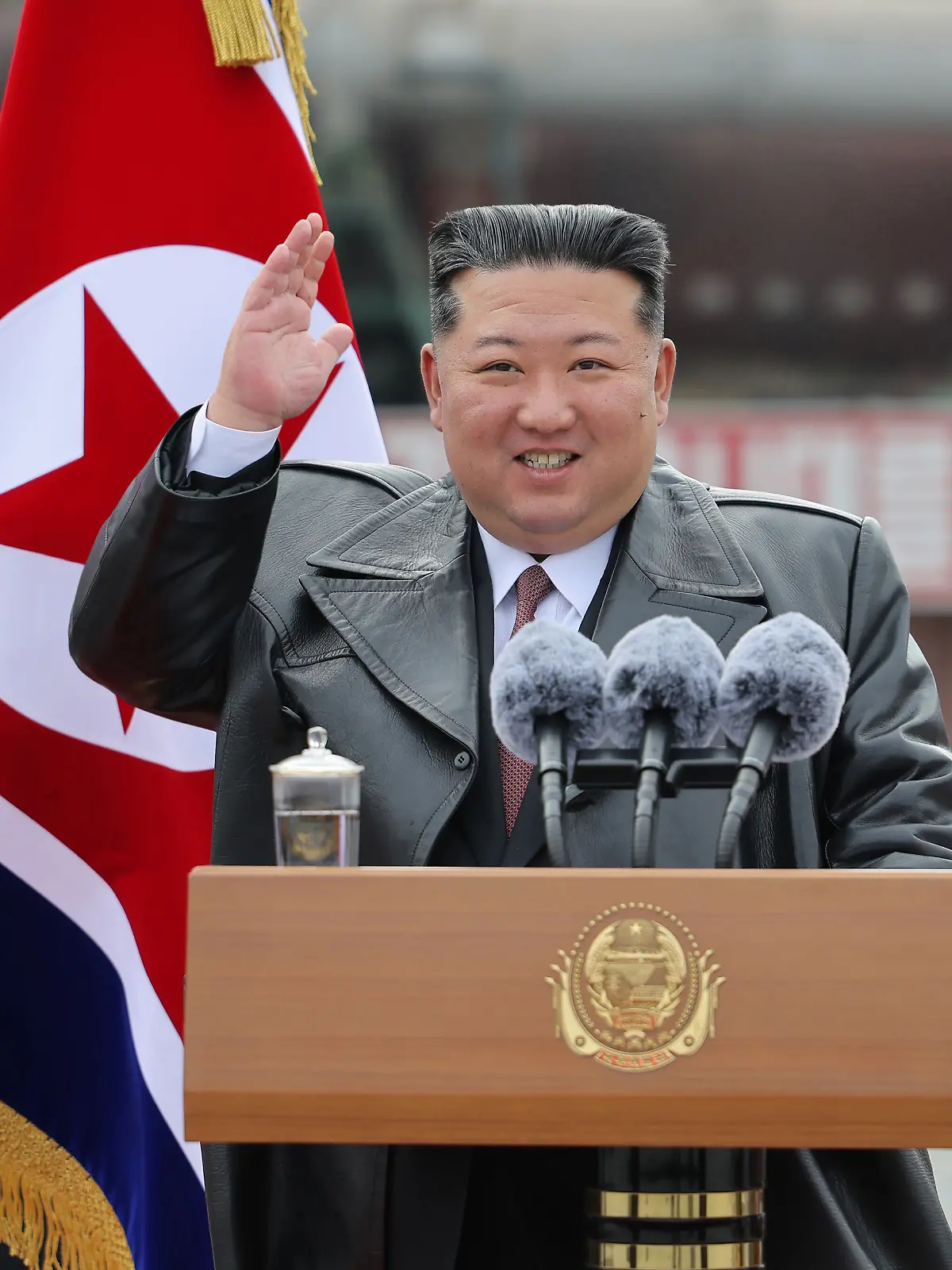 N.K. leader visits cement factory North Korean leader Kim Jong-un waves his hand as he visits the Sangwon Cement Complex in the central province of North Hwanghae on March 1, 2026, in this photo released by the North's official Korean Central News Agency the next day. (For Use Only in the Republic of Korea. No Redistribution) (Yonhap)/2026-03-02 11:22:36/