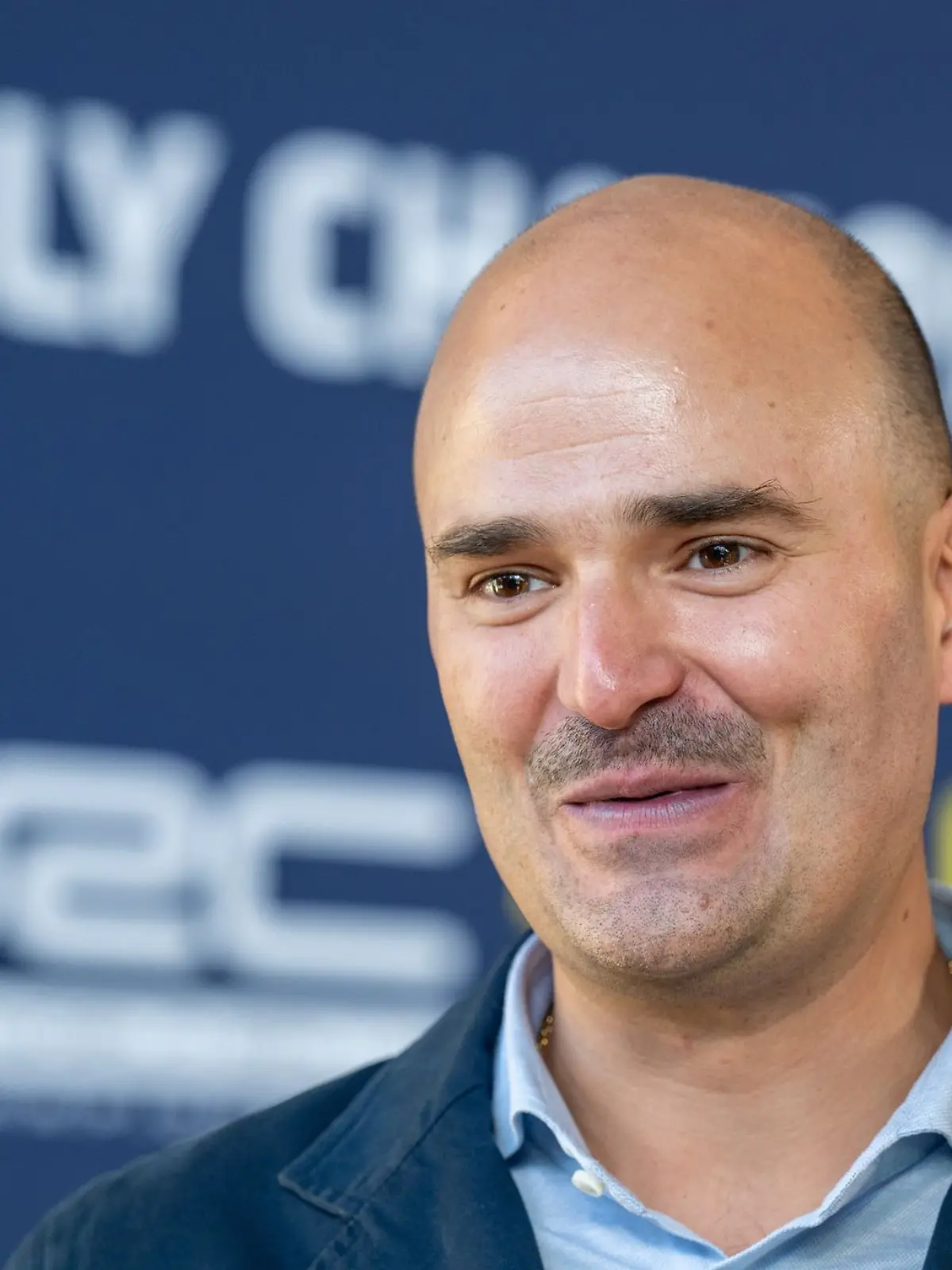 Bild zu: "Albert von Thurn und Taxis stürzt bei Rallye 50 Meter in die Tiefe"