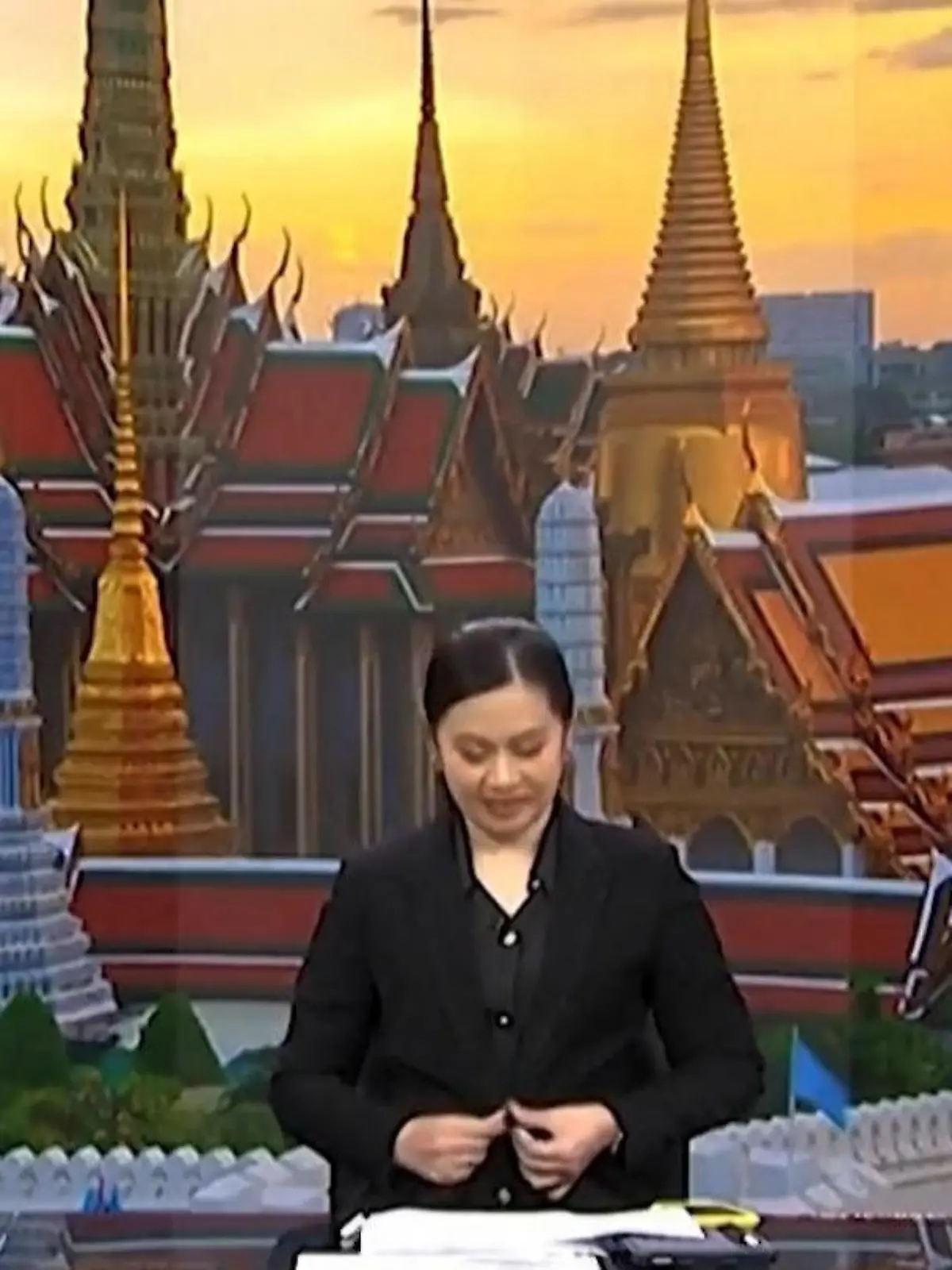 Bild zu: "Auf Empfehlung der Regierung! Moderatoren ziehen sich während Live-Sendung aus"