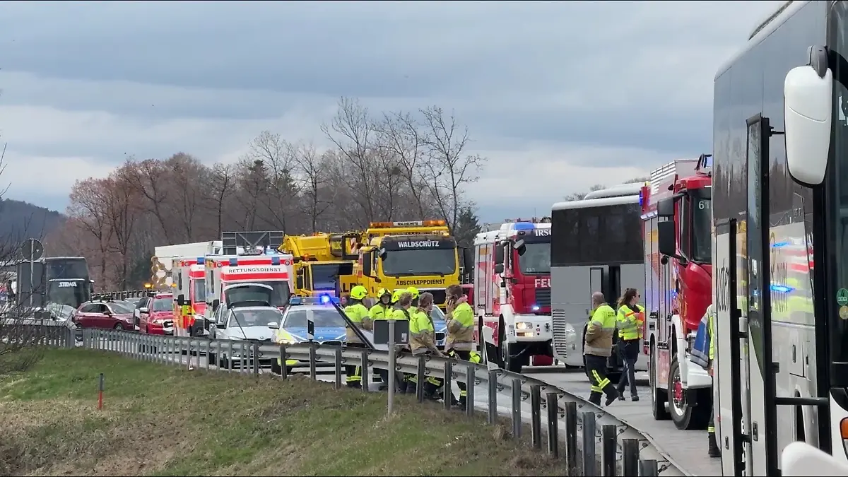 A8 Busunfall mit Schülern