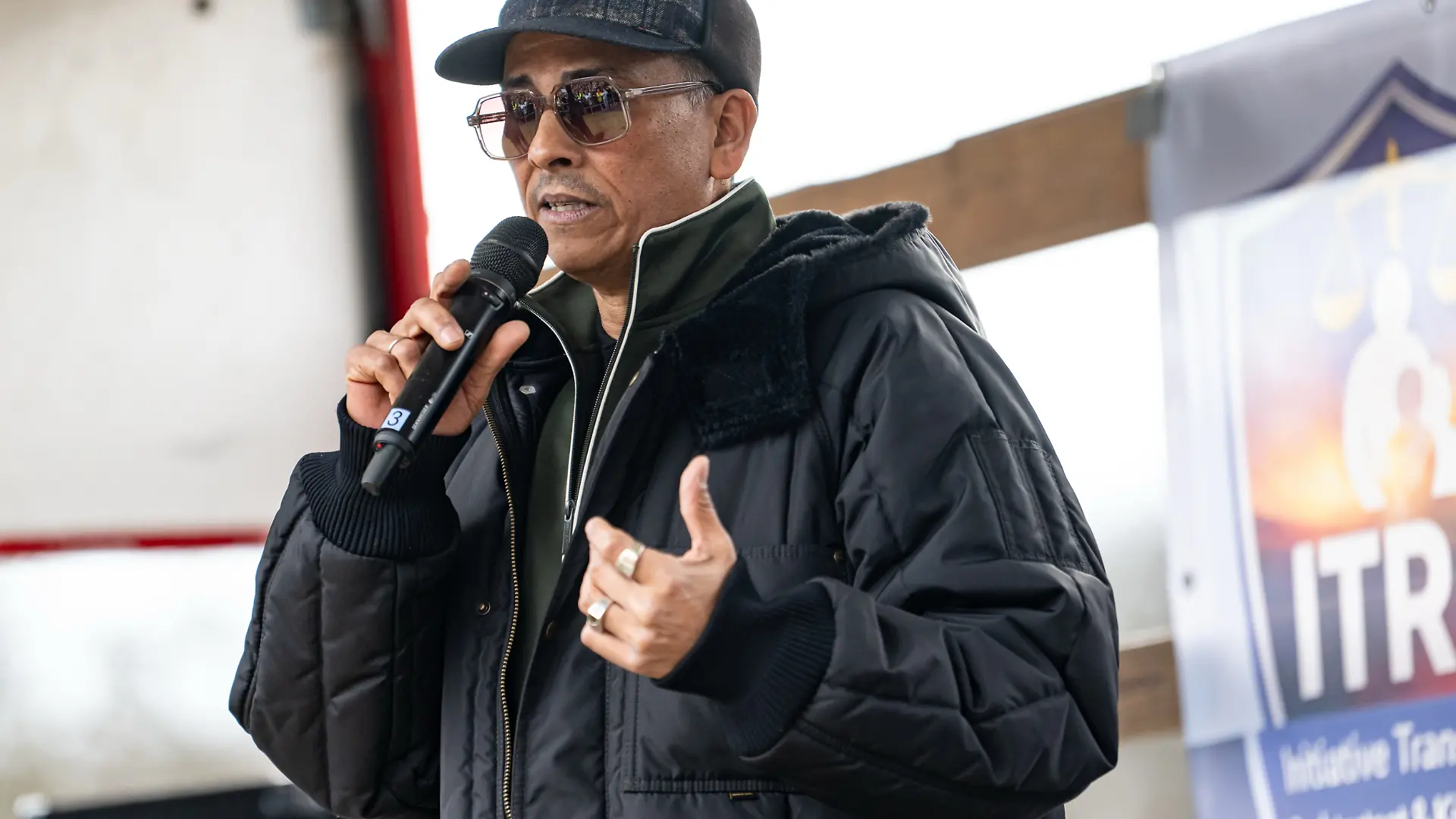 Xavier Naidoo, Sänger, spricht bei der Demonstration „Transparenz, Rechtsstaat und Schutz von Minderjährigen”. Gefordert wird «Aufklärung deutscher möglicher Verbindungen im internationalen Epstein-Komplex». (zu dpa: «750 Demonstranten bei Naidoo-Kundgebung in Berlin») +++ dpa-Bildfunk +++