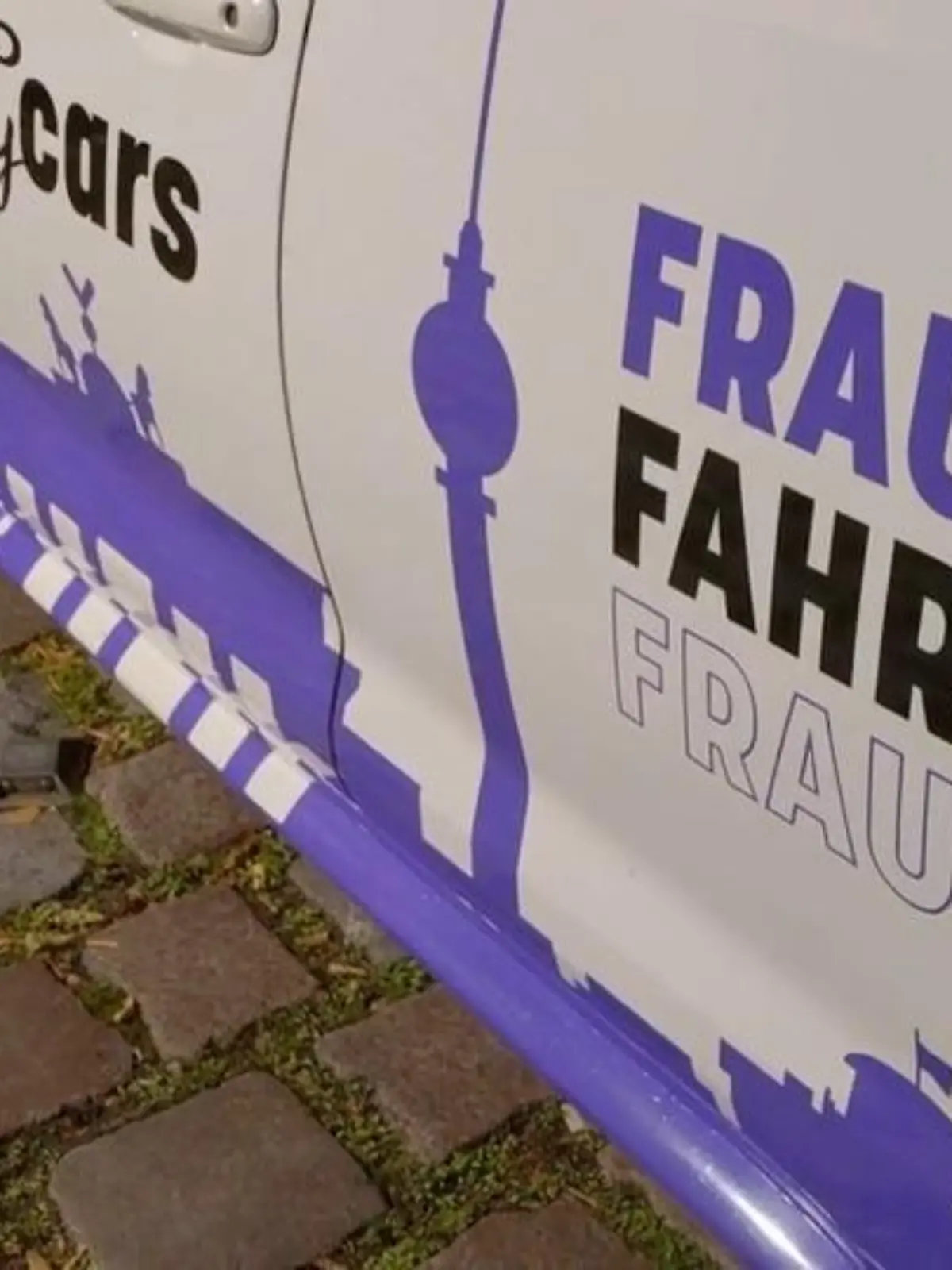 Bild zu: "Taxi - Frauen fahren Frauen"