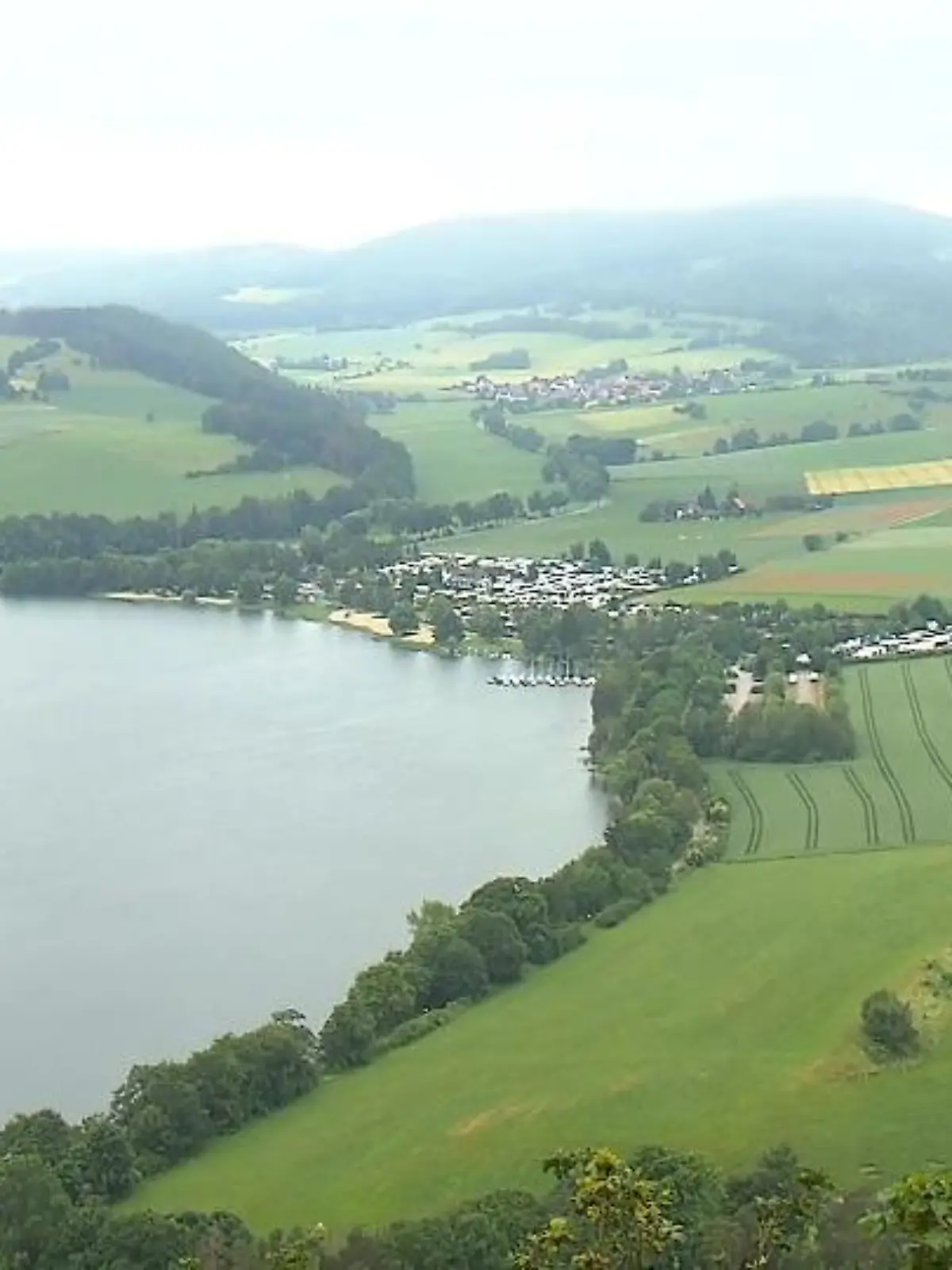 Neun Trekking-Stationen, jede Menge Natur und zwei Bundesländer zum Kennenlernen – das bietet der Trekkingpark Sauerland. Unsere Protagonistinnen, Anja und Laura haben das Erlebnis für uns getestet und sind gewandert was das Zeug hält.